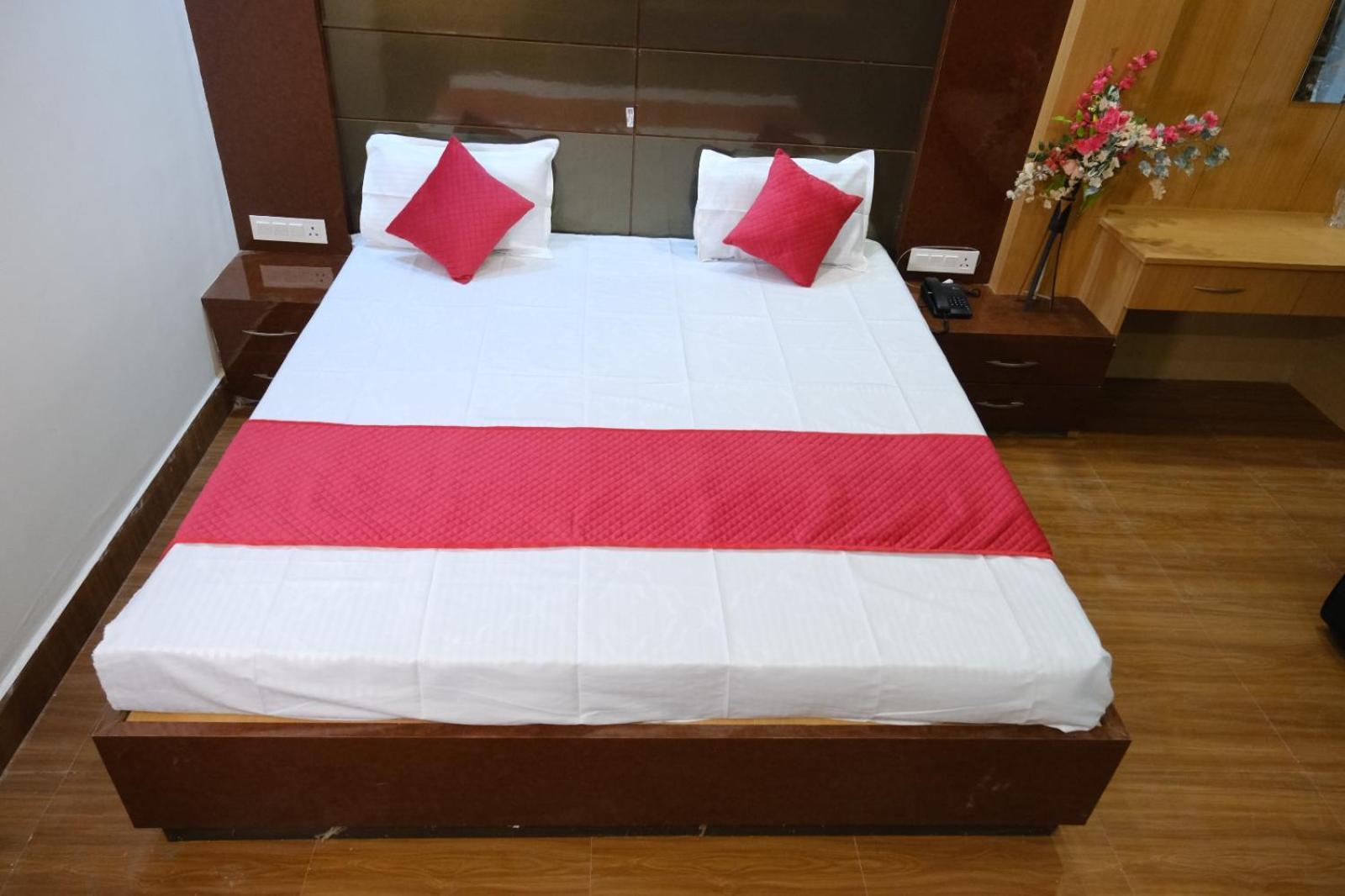 Hotel Golden Continental Deoghar Esterno foto